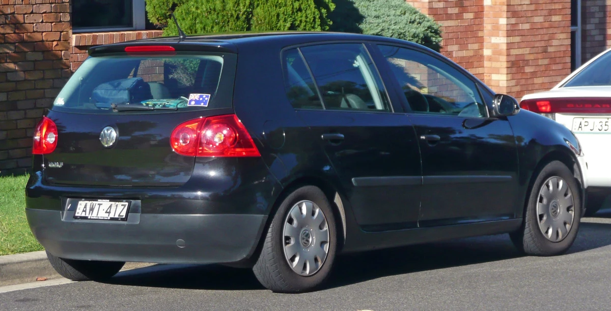 Volkswagen Golf 5 Trendline 1.6 — хетчбек із 8-клапанним двигуном 1.6 MPI на 102 к.с.