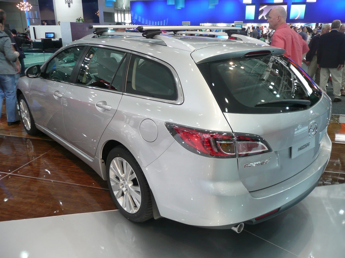 Mazda 6 GH універсал другого покоління, вигляд ззаду: кришка багажника й задні ліхтарі