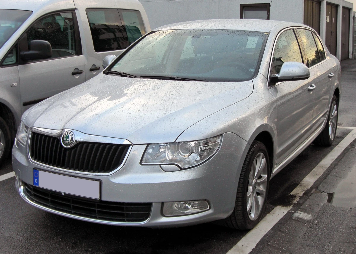 Skoda Superb другого покоління — ліфтбек із великим салоном для сім'ї